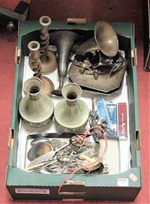 Lot 160 - A box of miscellaneous metalware, to include...