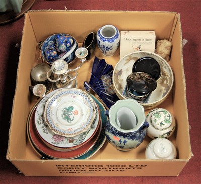 Lot 175 - A box of miscellaneous china and glassware, to...