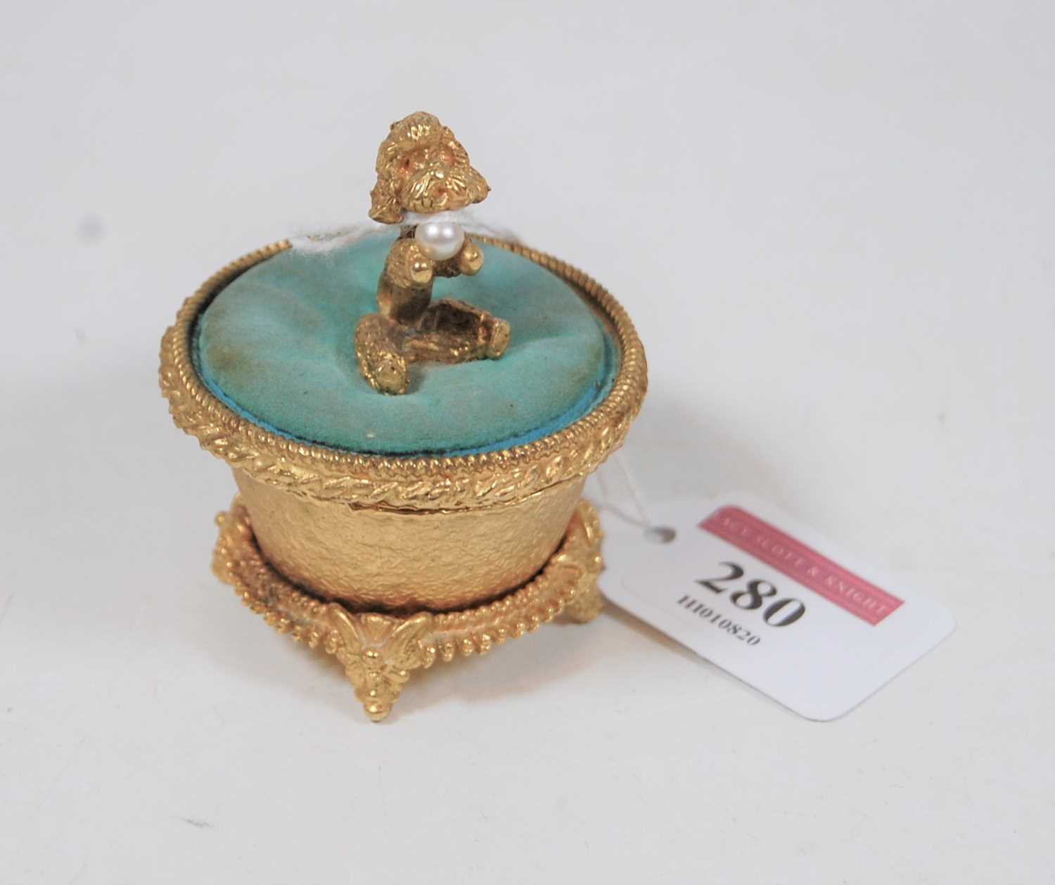 Lot 280 - A Mirella gilt metal trinket box, the pin...