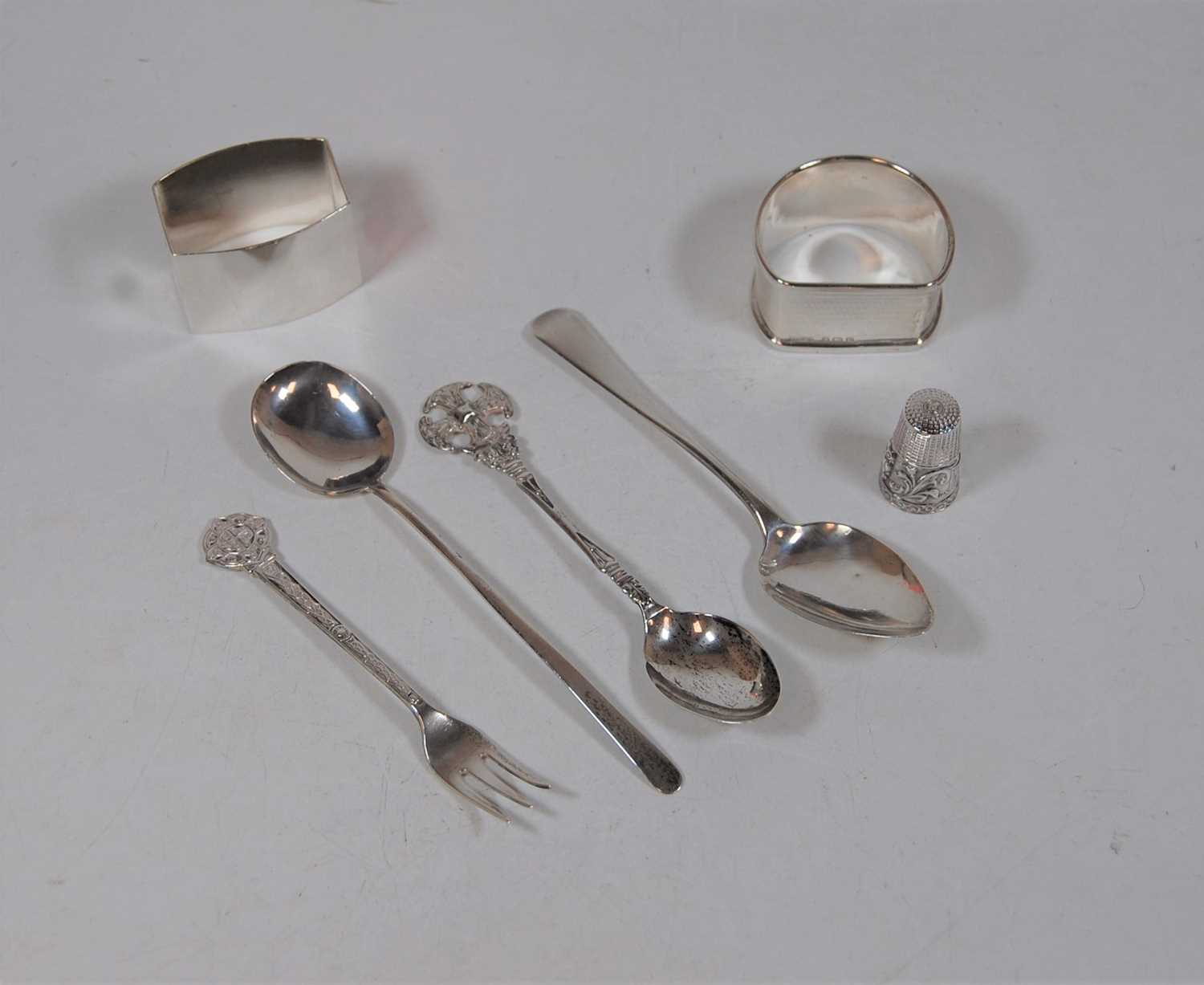 Lot 289 - A small collection of miscellaneous silver, to...