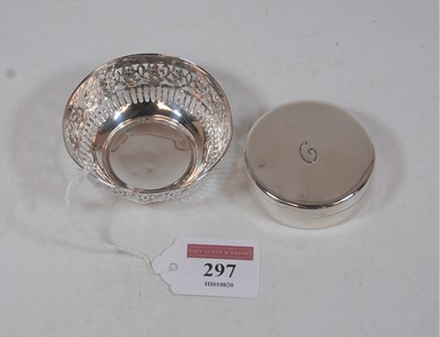 Lot 297 - A small early 20th century silver bonbon dish,...