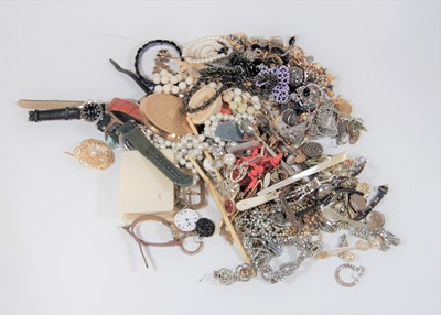 Lot 377 - A box of miscellaneous costume jewellery, to...