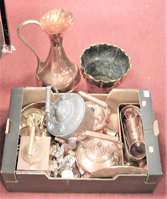 Lot 271 - A box of assorted copper and brassware to...