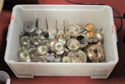 Lot 274 - A box of assorted plated and pewter ware to...