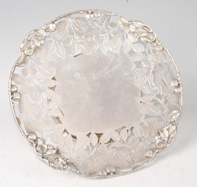 Lot 1139 - A Mappin & Webb silver low comport, having a...