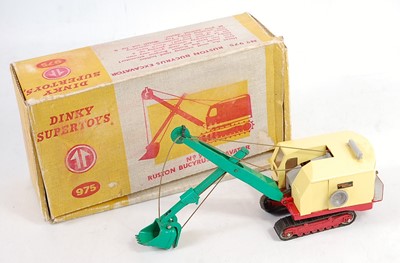 Lot 2056 - A Dinky Toys No. 975 Ruston Bucyrus excavator...