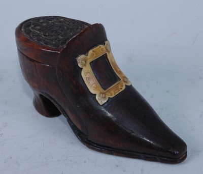 Lot 1331 - A mid-19th century treen shoe-snuff, having...