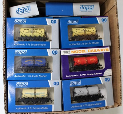 Lot 502 - Further selection of 30 Dapol six wheel tank...