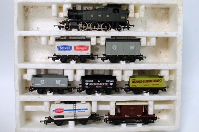 Lot 530 - Mixed Lima items in two set boxes, 2 x GWR...