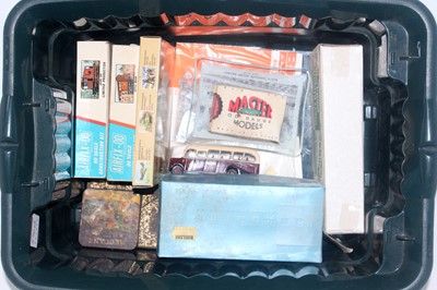 Lot 540 - Tray containing mixed items, all ex model...