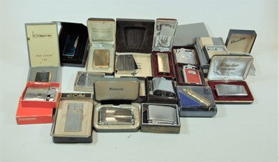 Lot 253 - A collection of assorted pocket cigarette...