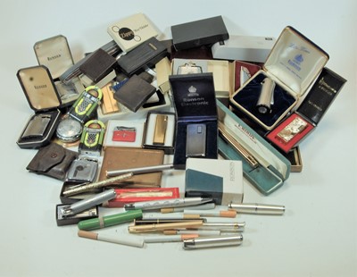 Lot 257 - A large collection of assorted pocket...