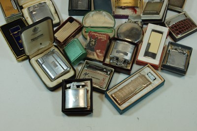 Lot 261 - A large collection of assorted pocket...