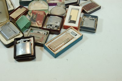 Lot 261 - A large collection of assorted pocket...