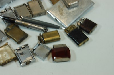 Lot 262 - A box of miscellaneous cigarette lighters to...