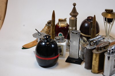 Lot 278 - A box of miscellaneous table lighters to...