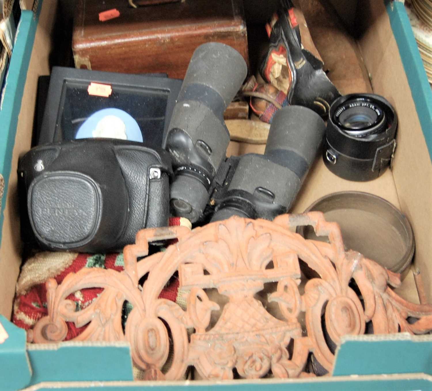 Lot 59 - A mixed lot to include binoculars, pair of...