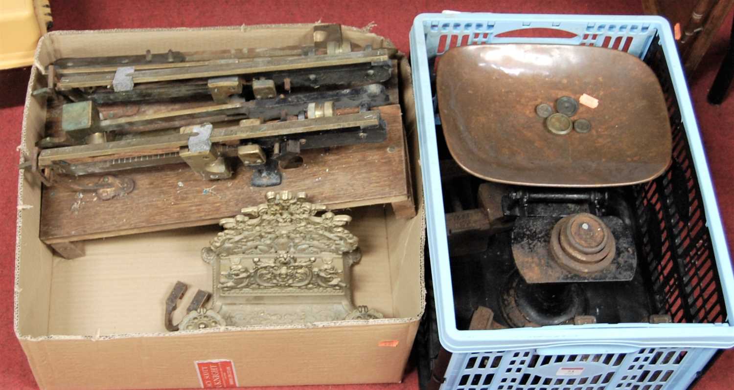Lot 73 - Mixed lot to include oak gallery tray, brass...