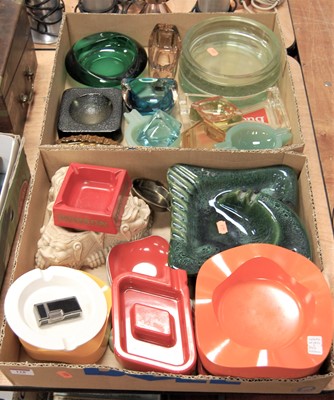 Lot 118 - Two boxes of plastic and glass ashtrays to...
