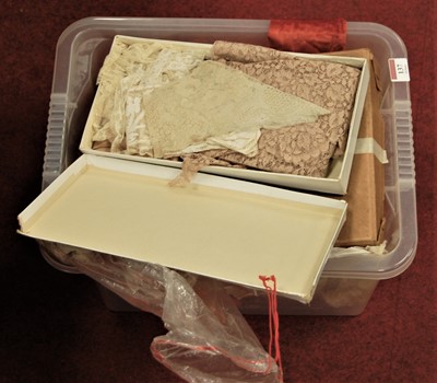 Lot 137 - A box of miscellaneous lace and linen, to...