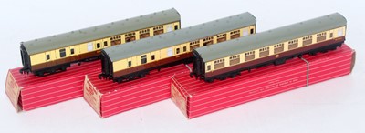 Lot 609 - Six Hornby Dublo super detail BR (W) brown and...