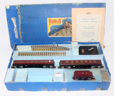 Lot 571 - A Hornby Dublo set box base containing Duchess...