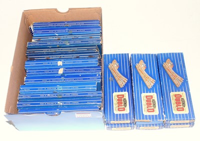 Lot 574 - 19 Boxed Hornby Dublo 3 rail hand operated...