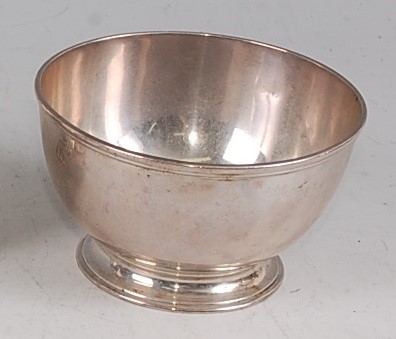 Lot 86 - *An Art Deco silver footed circular sugar bowl,...
