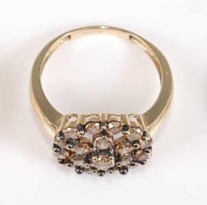 Lot 1271 - A 9ct yellow gold diamond circular cluster...