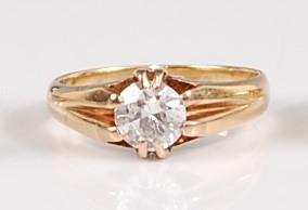 Lot 1270 - A yellow metal diamond solitaire ring,...