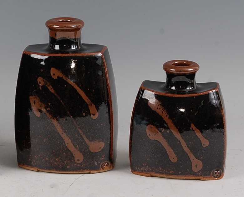 Lot 40 - Peter Swanson (b.1950) - a studio pottery vase,...
