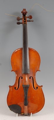 Lot 602 - A late 19th/early 20th century violin, having...