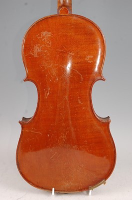 Lot 123 - A late 19th/early 20th century violin, having...
