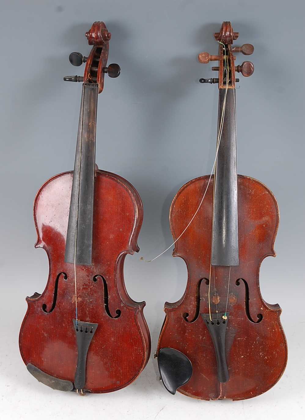 Lot 605 - An early 20th century English violin, having a...