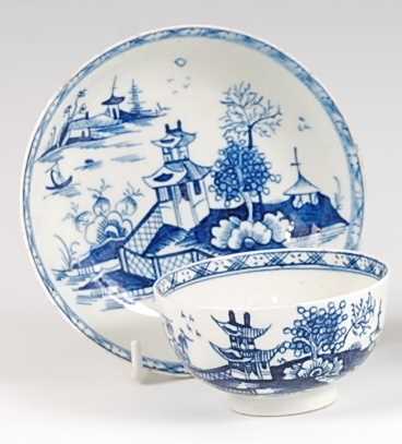 Lot 1040 - A Lowestoft porcelain tea bowl and saucer,...