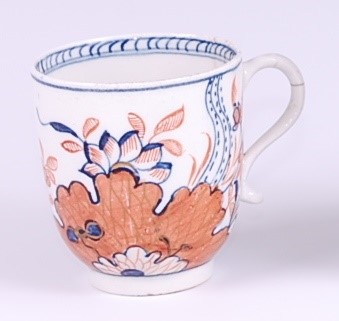 Lot 1046 - A Lowestoft porcelain coffee can,  decorated...