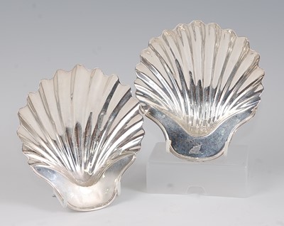 Lot 1176 - *A pair of George III silver shell shaped...