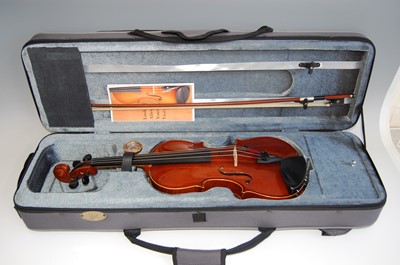 Lot 629 - A modern Stentor Conservatoire violin, having...