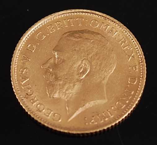 Lot 2100 - Great Britain, 1915 gold half sovereign,...