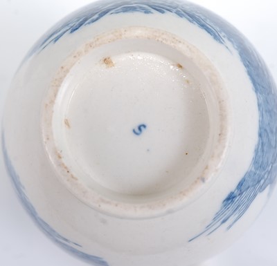 Lot 1051 - A Caughley porcelain sparrow-beak cream jug,...