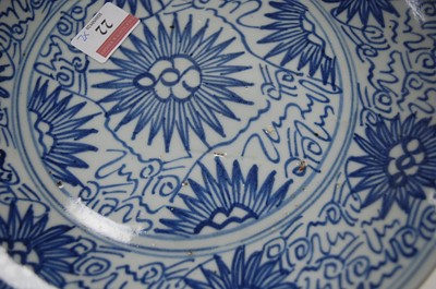 Lot 22 - A 19th century Chinese blue and white export...