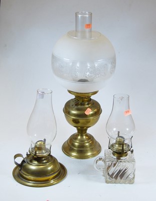 Lot 51 - An early 20th century brass oil lamp, with...