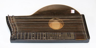 Lot 122 - A zither
