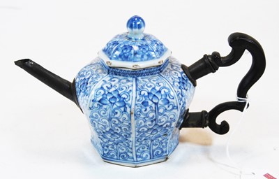 Lot 209 - A Chinese Wanli octagonal teapot having...