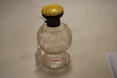 Lot 264 - A Victorian glass scent bottle, of waisted...