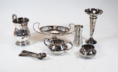 Lot 271 - Assorted plated wares to include baluster...