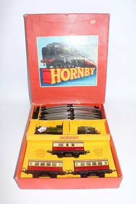 Lot 248 - 1954-61 Hornby No. 51 passenger set: green BR...