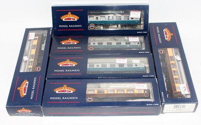 Lot 576 - Three Bachmann BR Mk1 Pullman cars ref. 39-300,...