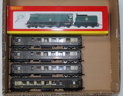 Lot 643 - Hornby R2221 BR lined green Battle of Britain...