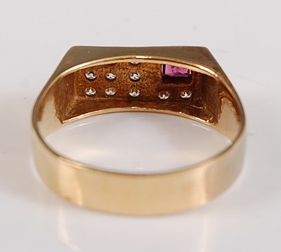 Lot 2514 - A yellow metal rectangular signet ring, the...
